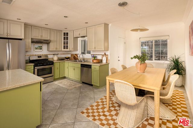 551 Kendall Avenue, Los Angeles, CA 90042