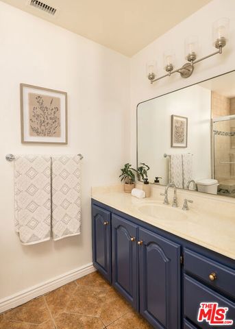 551 Kendall Avenue, Los Angeles, CA 90042
