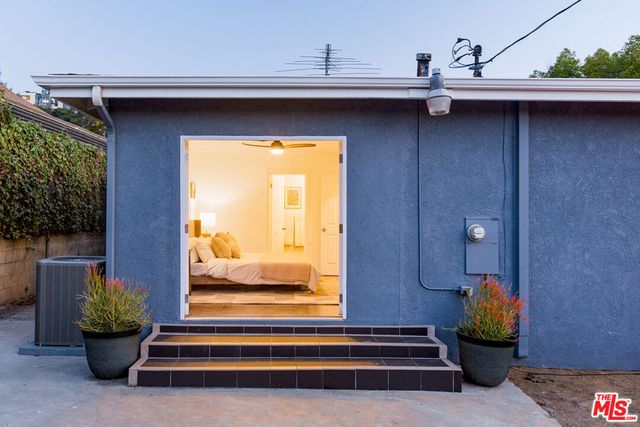 551 Kendall Avenue, Los Angeles, CA 90042