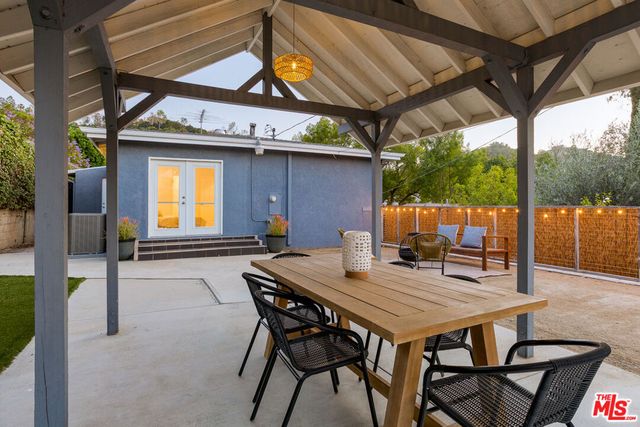 551 Kendall Avenue, Los Angeles, CA 90042