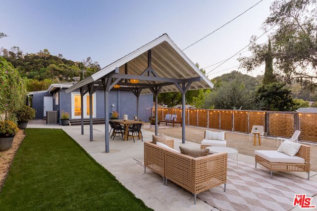 551 Kendall Avenue, Los Angeles, CA 90042