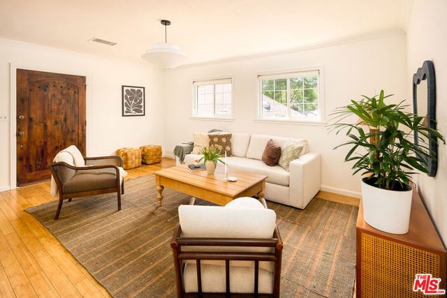 551 Kendall Avenue, Los Angeles, CA 90042