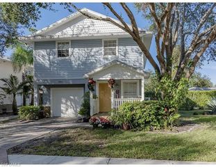 2810 Lakeview DR, Naples, FL 34112