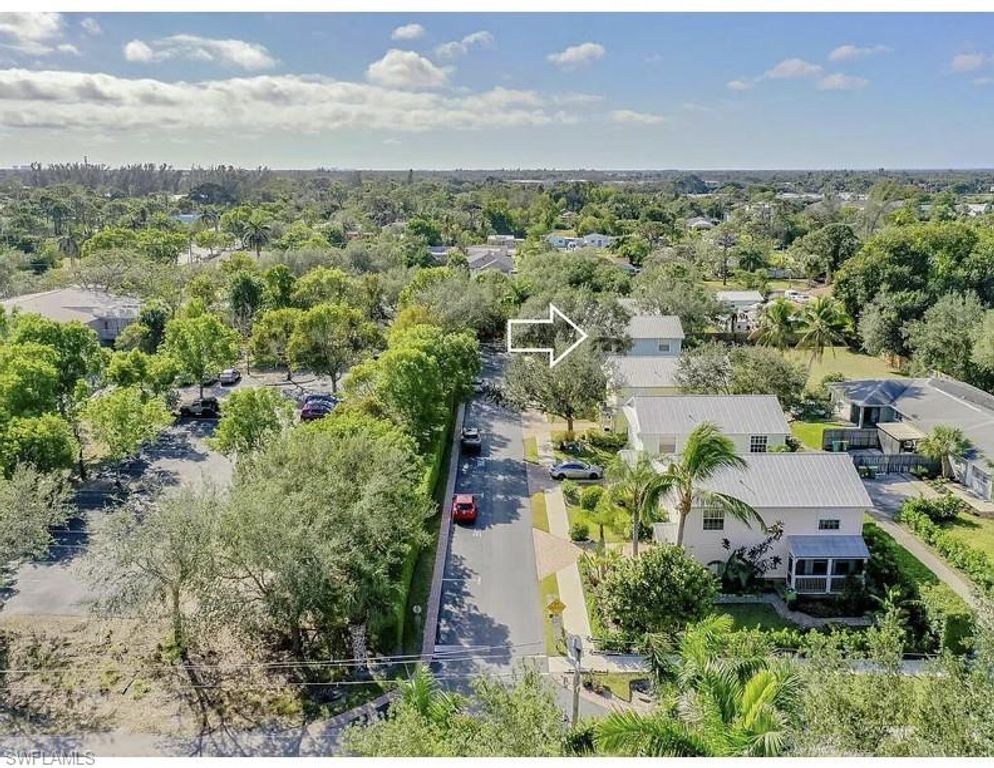 2810 Lakeview DR, NAPLES, FL 34112 — photo 2