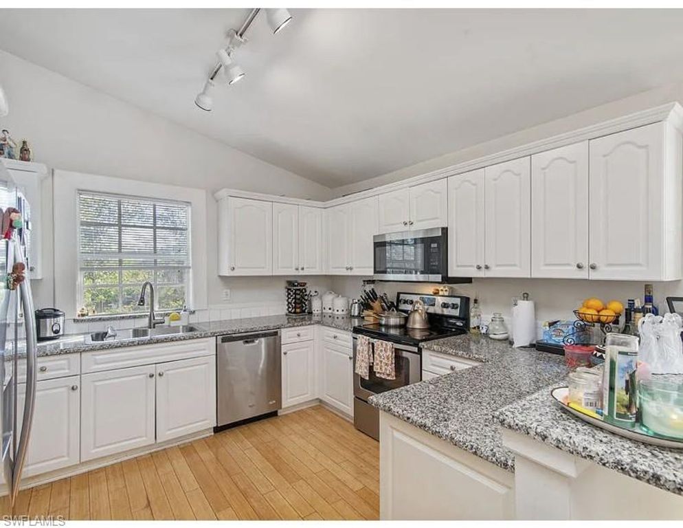 2810 Lakeview DR, NAPLES, FL 34112 — photo 4