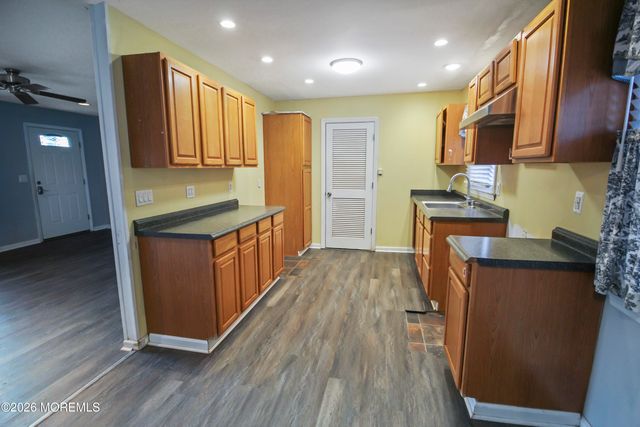 301 Middlesex Street, Toms River, NJ 08757