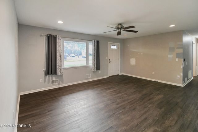 301 Middlesex Street, Toms River, NJ 08757