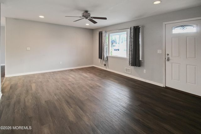 301 Middlesex Street, Toms River, NJ 08757