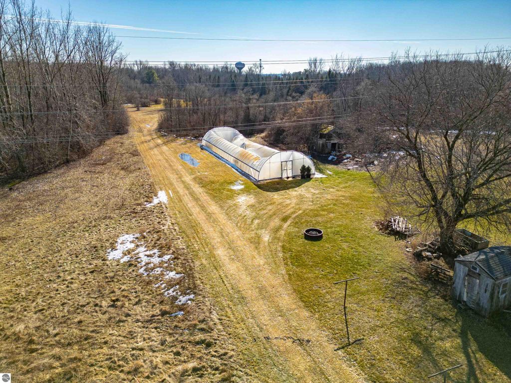 Image 16 of property listing at 5612 E Remus Road, Mt Pleasant, MI 48858