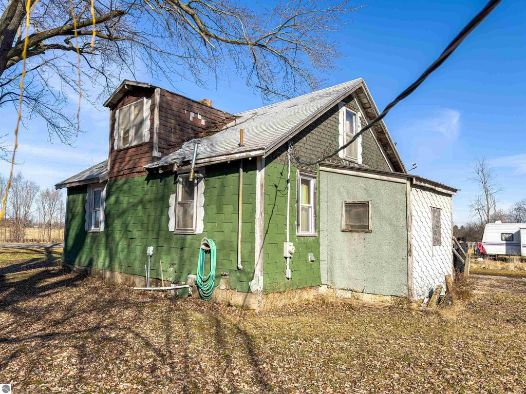 Image 30 of property listing at 5612 E Remus Road, Mt Pleasant, MI 48858