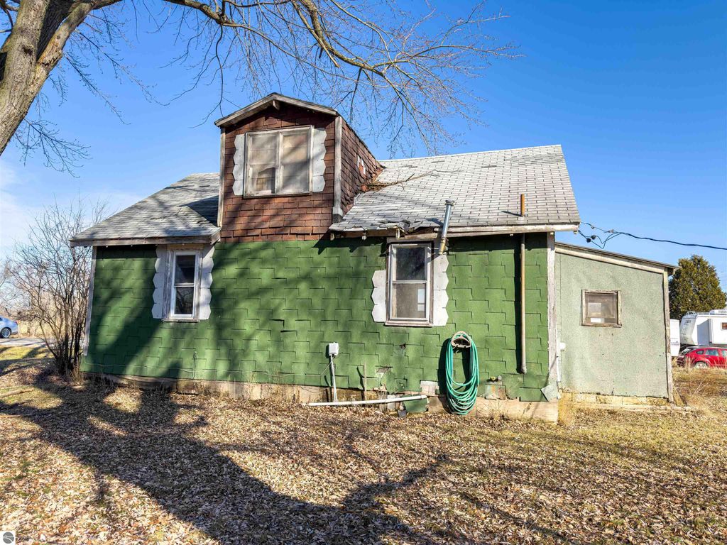 Image 31 of property listing at 5612 E Remus Road, Mt Pleasant, MI 48858