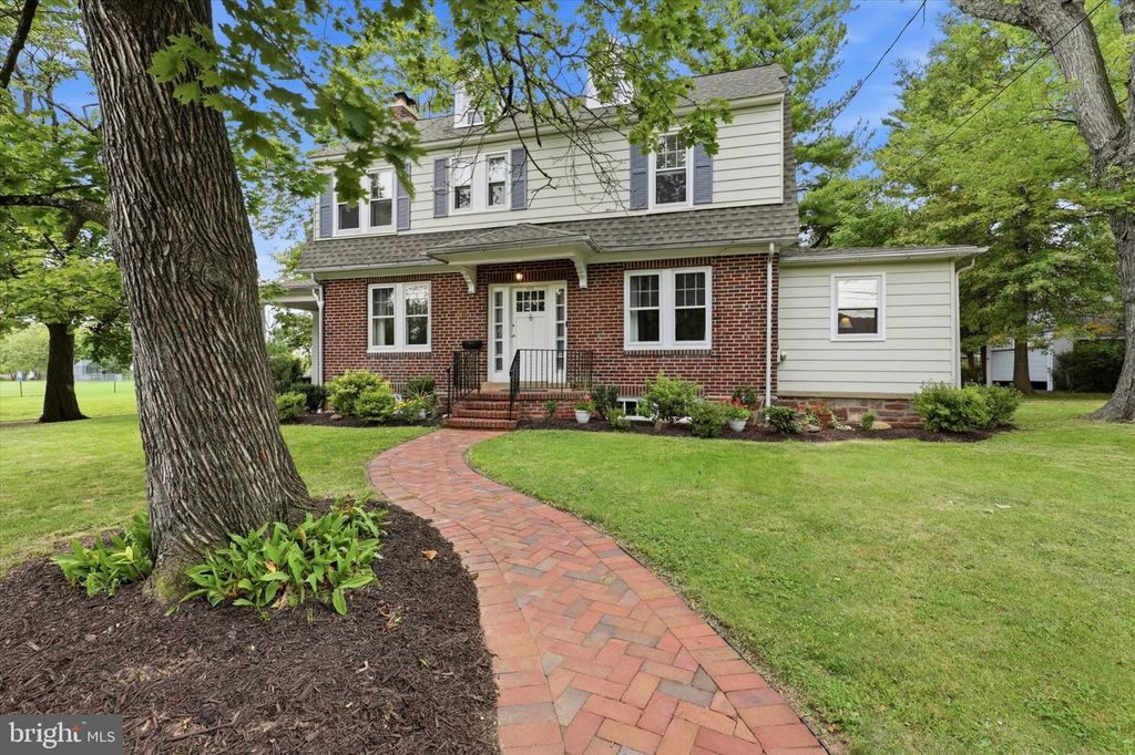 400 E PROSPECT AVE, NORTH WALES, PA 19454 — photo 2