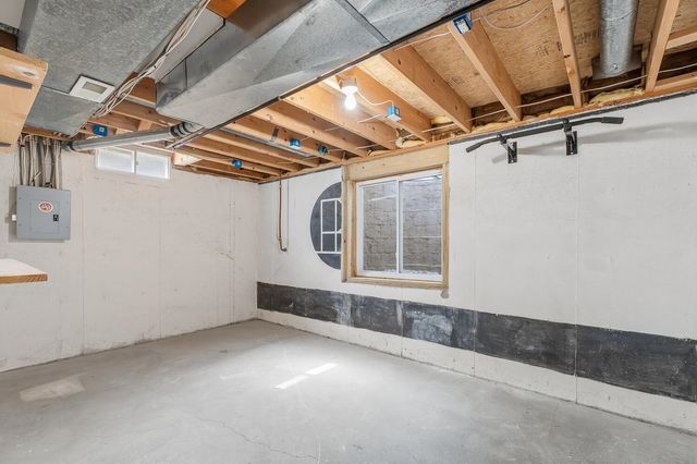 2010 N Woodchuck St, Wichita, KS 67212