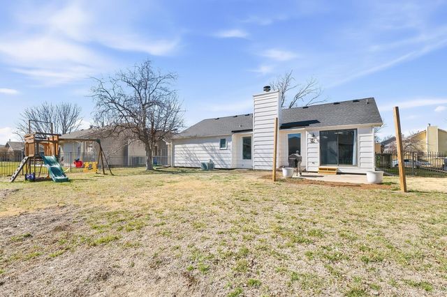 2010 N Woodchuck St, Wichita, KS 67212