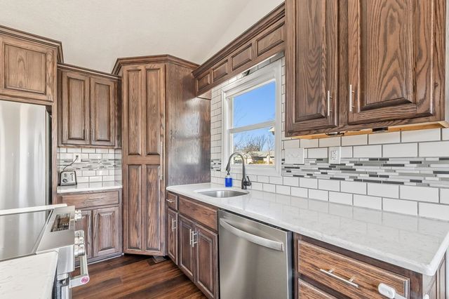 2010 N Woodchuck St, Wichita, KS 67212