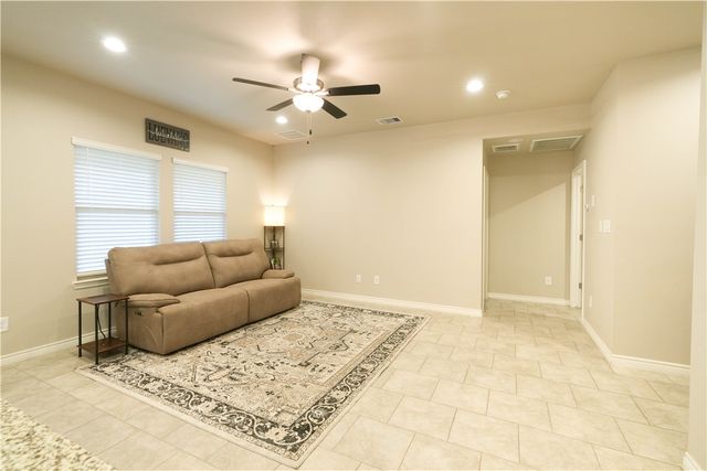 7710 Lariat Toss Dr, Corpus Christi, TX 78414