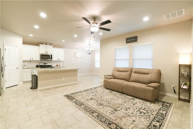 7710 Lariat Toss Dr, Corpus Christi, TX 78414