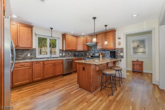 5 Marudy Dr, Clinton Town, NJ 08809