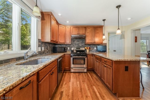 5 Marudy Dr, Clinton Town, NJ 08809
