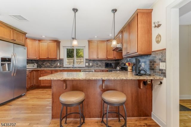 5 Marudy Dr, Clinton Town, NJ 08809
