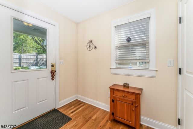 5 Marudy Dr, Clinton Town, NJ 08809