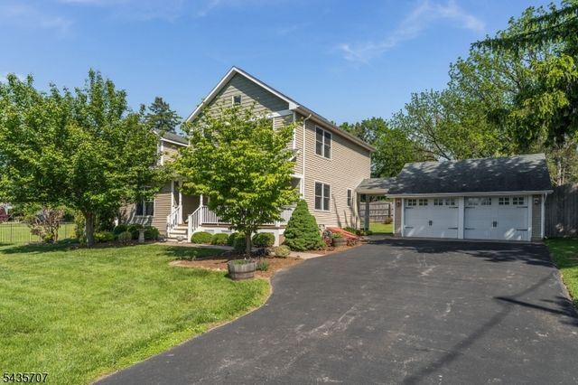 5 Marudy Dr, Clinton Town, NJ 08809