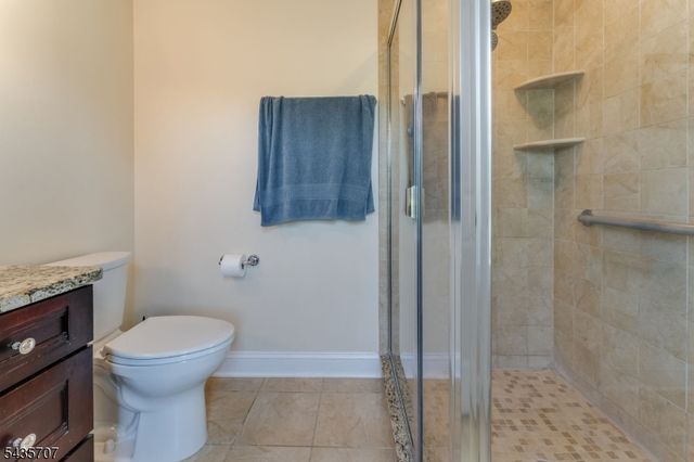 5 Marudy Dr, Clinton Town, NJ 08809