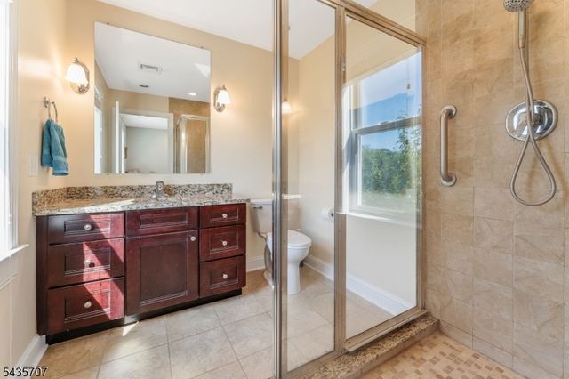 5 Marudy Dr, Clinton Town, NJ 08809