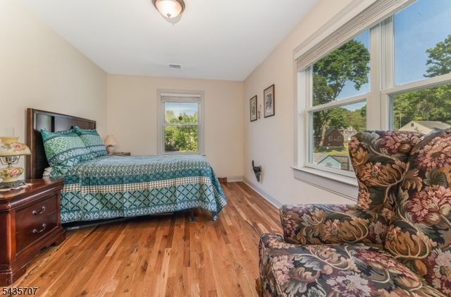 5 Marudy Dr, Clinton Town, NJ 08809