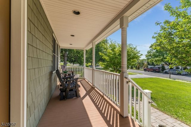 5 Marudy Dr, Clinton Town, NJ 08809