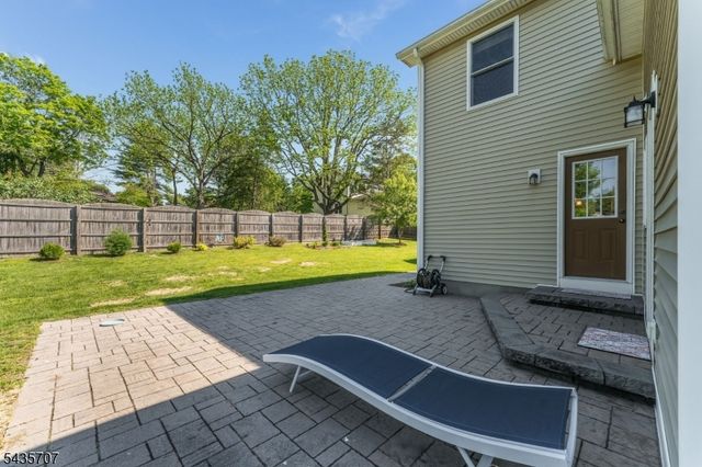 5 Marudy Dr, Clinton Town, NJ 08809