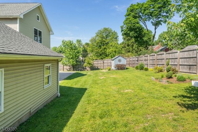 5 Marudy Dr, Clinton Town, NJ 08809