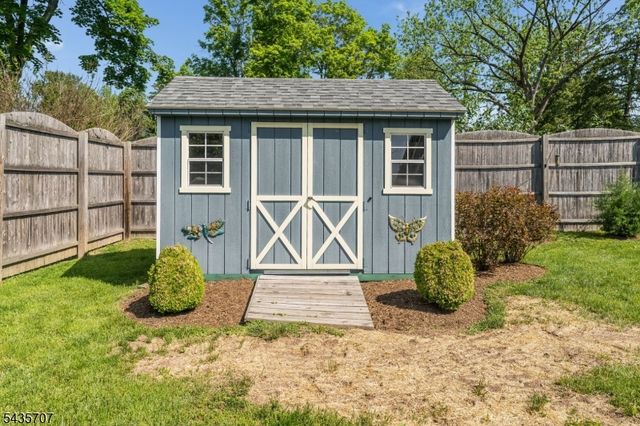 5 Marudy Dr, Clinton Town, NJ 08809