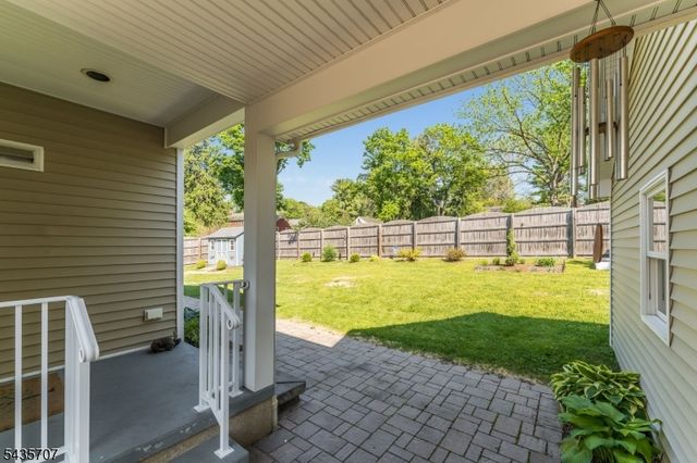 5 Marudy Dr, Clinton Town, NJ 08809