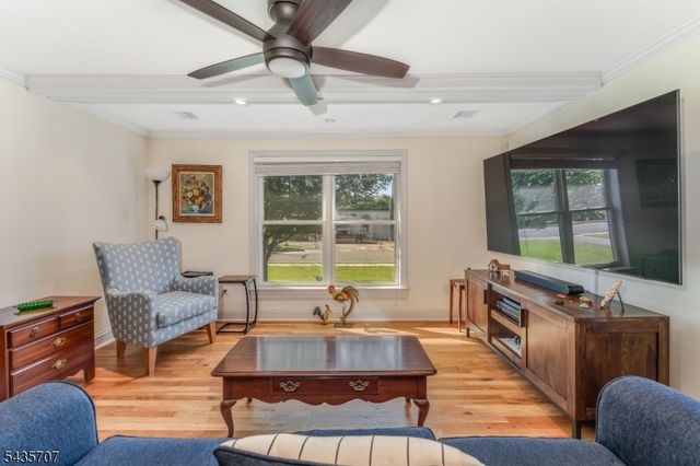 5 Marudy Dr, Clinton Town, NJ 08809