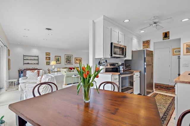 1210 Greendale Ave 340, Needham, MA 02492