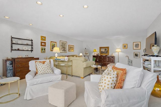 1210 Greendale Ave 340, Needham, MA 02492