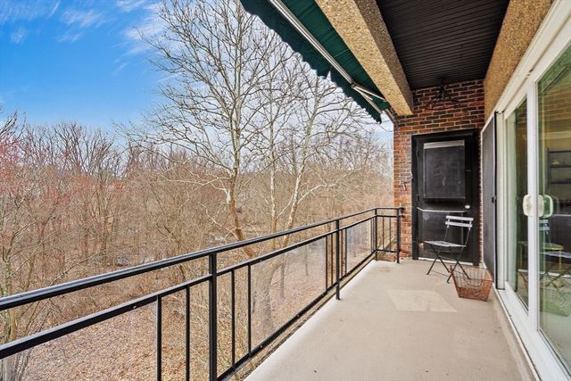 1210 Greendale Ave 340, Needham, MA 02492