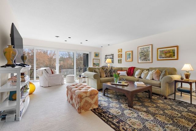 1210 Greendale Ave 340, Needham, MA 02492