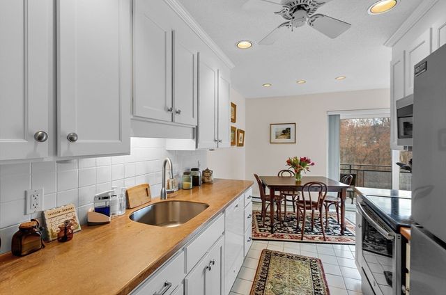 1210 Greendale Ave 340, Needham, MA 02492