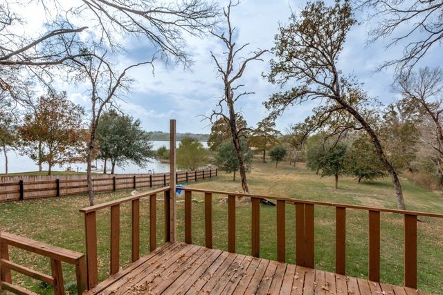 1612 Woodview Drive, Alvarado, TX 76009
