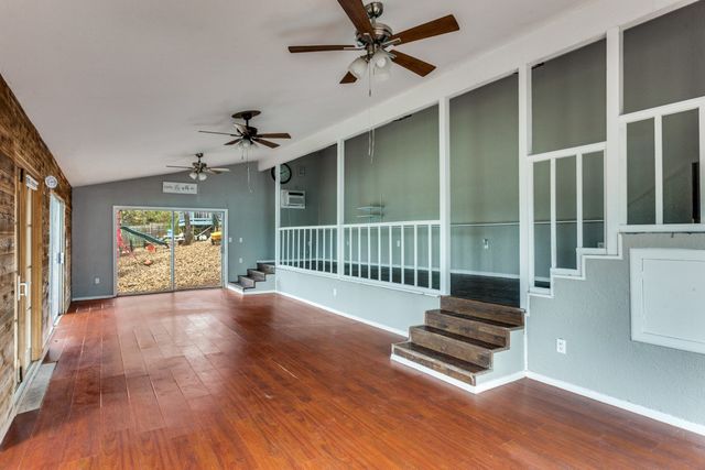 1612 Woodview Drive, Alvarado, TX 76009
