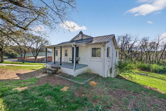 8294 Lawrenceburg Hwy, Mount Pleasant, TN 38474