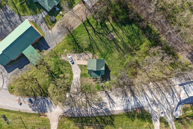 8294 Lawrenceburg Hwy, Mount Pleasant, TN 38474