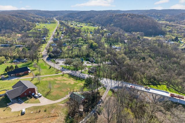 8294 Lawrenceburg Hwy, Mount Pleasant, TN 38474