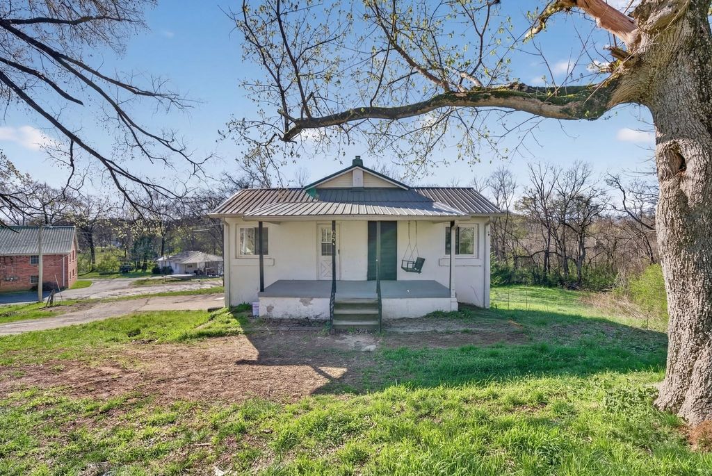 8294 Lawrenceburg Hwy, Mount Pleasant, TN 38474