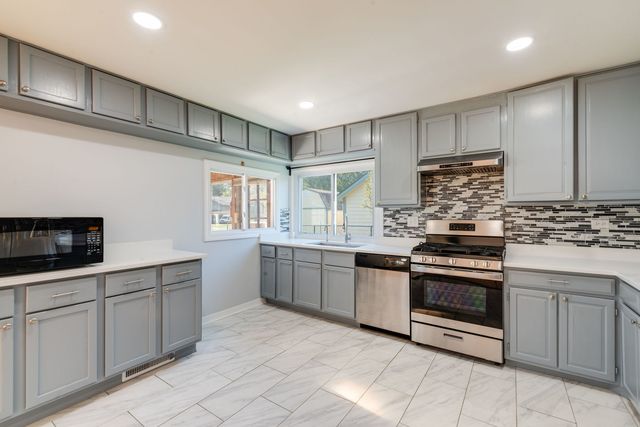 5810 Easton Court, Hanover Park, IL 60133