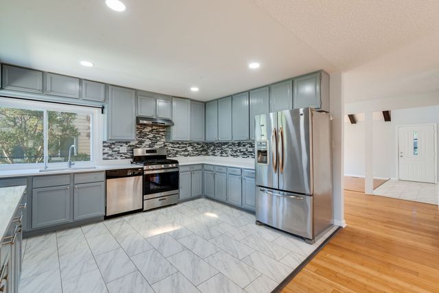 5810 Easton Court, Hanover Park, IL 60133
