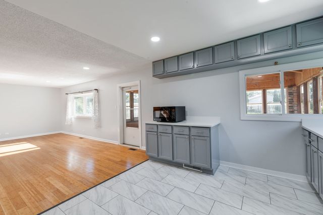 5810 Easton Court, Hanover Park, IL 60133