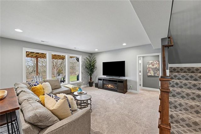 26138 W 96th Street, Lenexa, KS 66227